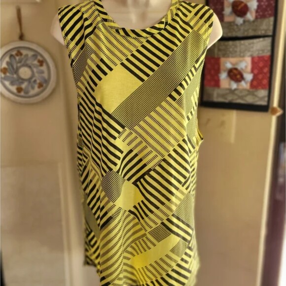 Fabletics Yellow and Black Geometric Sleeveless/Muscle Tank Size Small - Picture 2 of 6